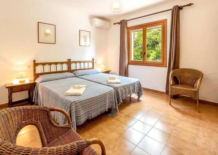 3 Bedrooms With Pool Near By Renthousing *