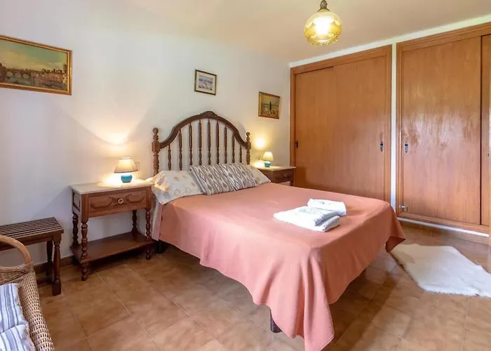 3 Bedrooms With Pool Near By Renthousing *