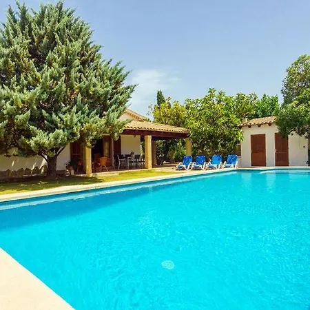 Prázdninový dům 3 Bedrooms With Pool Near By Renthousing