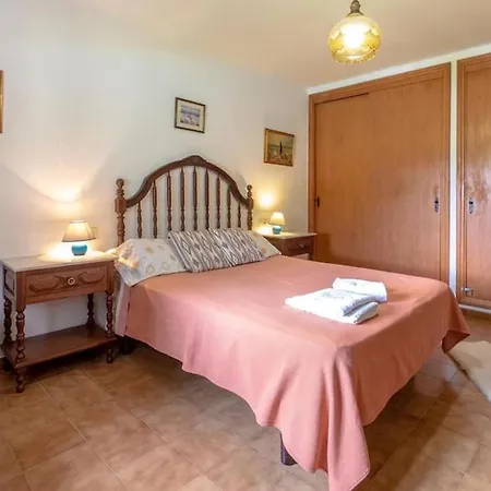 3 Bedrooms With Pool Near By Renthousing *