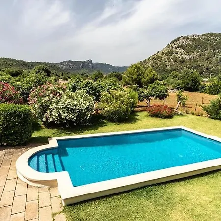 Dom wakacyjny 3 Bedrooms With Pool Near By Renthousing