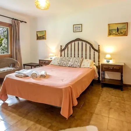Prázdninový dům 3 Bedrooms With Pool Near By Renthousing