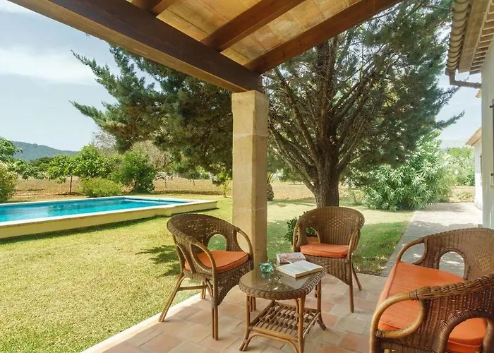 3 Bedrooms With Pool Near By Renthousing Holiday home