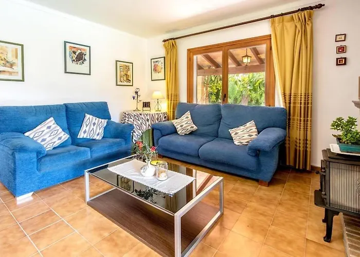 3 Bedrooms With Pool Near By Renthousing