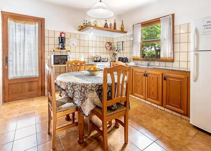 3 Bedrooms With Pool Near By Renthousing Holiday home *