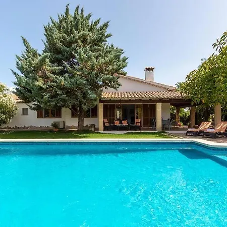 Tatil Evi 3 Bedrooms With Pool Near By Renthousing *