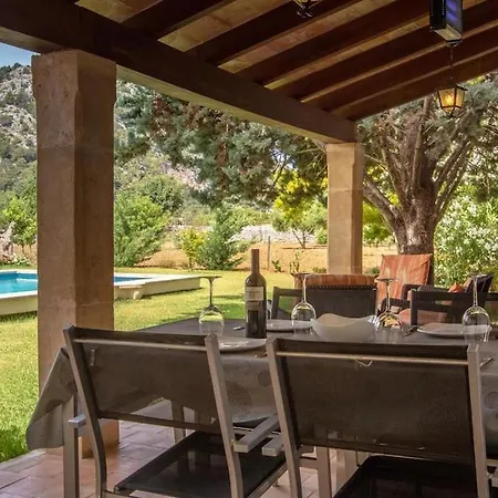 3 Bedrooms With Pool Near By Renthousing Feriehus